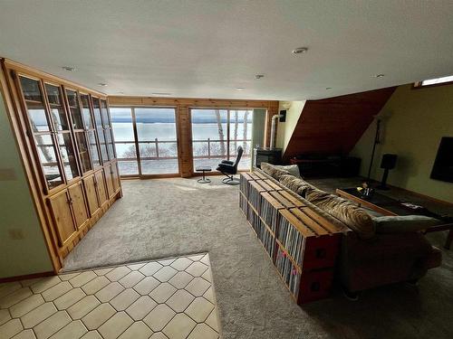 76 Ojibway Drive, Eagle River, ON - Indoor Photo Showing Other Room