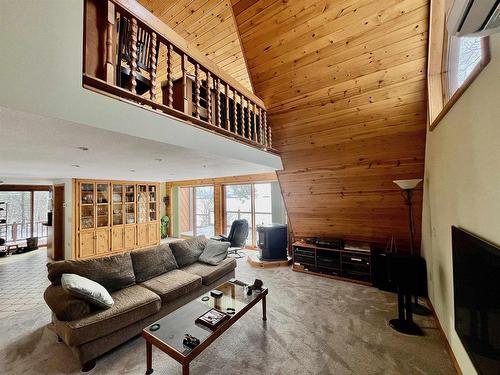 76 Ojibway Drive, Eagle River, ON - Indoor Photo Showing Living Room