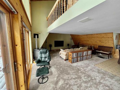 76 Ojibway Drive, Eagle River, ON - Indoor Photo Showing Other Room