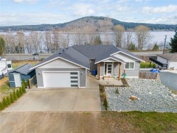 3077 Hillview Rd Lantzville, BC V0R 2H0