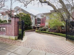 207-2277 Oak Bay Ave Oak Bay, BC V8R 1G6