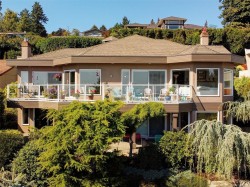 5009 Georgia Park Terr Saanich, BC V8Y 2B8