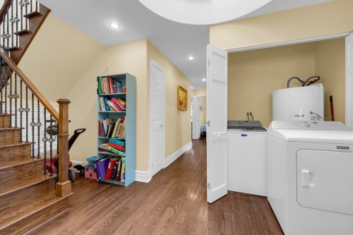 Mud Room - 6918  - 6918A Rue Lemieux, Montréal (Côte-Des-Neiges/Notre-Dame-De-Grâce), QC - Indoor Photo Showing Laundry Room