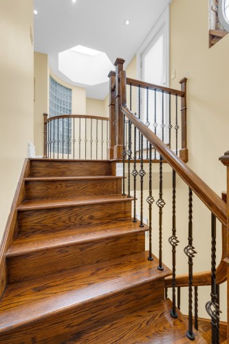 Staircase - 6918  - 6918A Rue Lemieux, Montréal (Côte-Des-Neiges/Notre-Dame-De-Grâce), QC - Indoor Photo Showing Other Room
