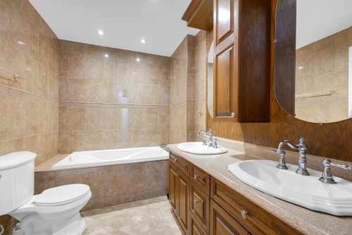 Bathroom - 6918  - 6918A Rue Lemieux, Montréal (Côte-Des-Neiges/Notre-Dame-De-Grâce), QC - Indoor Photo Showing Bathroom