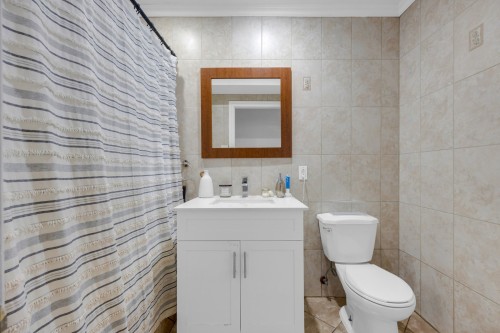Bathroom - 6918  - 6918A Rue Lemieux, Montréal (Côte-Des-Neiges/Notre-Dame-De-Grâce), QC - Indoor Photo Showing Bathroom