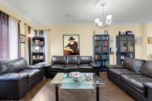 Living Room - 6918  - 6918A Rue Lemieux, Montréal (Côte-Des-Neiges/Notre-Dame-De-Grâce), QC - Indoor Photo Showing Living Room