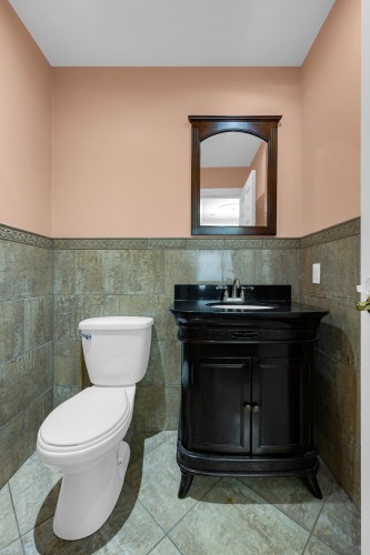 Powder room - 6918  - 6918A Rue Lemieux, Montréal (Côte-Des-Neiges/Notre-Dame-De-Grâce), QC - Indoor Photo Showing Bathroom