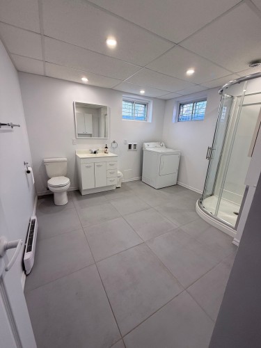 Salle de bains - 951 Av. Champagnat, Laval (Saint-Vincent-De-Paul), QC - Indoor