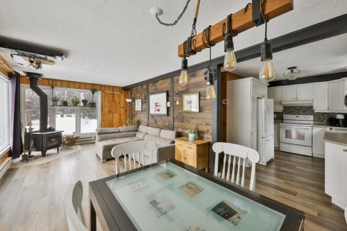 Vue d'ensemble - 3260 Ch. Marie-Reine-Des-Coeurs, Chertsey, QC - Indoor Photo Showing Kitchen