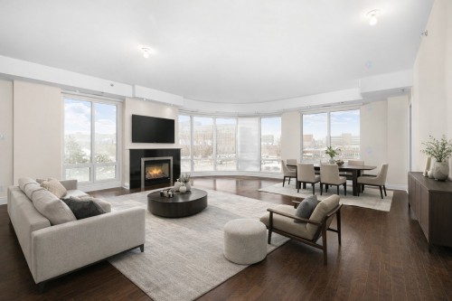 302-5840 Av. Marc-Chagall  Côte-Saint-Luc, QC H4W 3K6