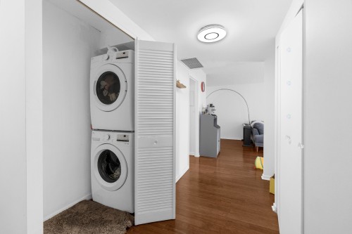 Salle de lavage - 880-1250 Av. Des Pins O., Montréal (Ville-Marie), QC - Indoor Photo Showing Laundry Room