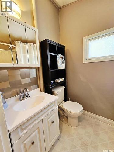 274 7Th Avenue E, Melville, SK - Indoor Photo Showing Bathroom