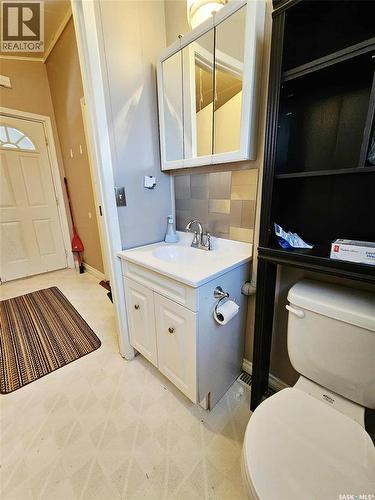 274 7Th Avenue E, Melville, SK - Indoor Photo Showing Bathroom