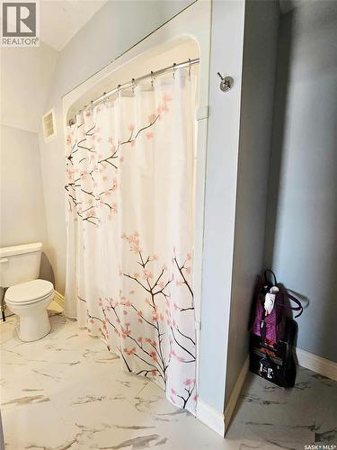 274 7Th Avenue E, Melville, SK - Indoor Photo Showing Bathroom