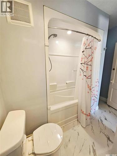 274 7Th Avenue E, Melville, SK - Indoor Photo Showing Bathroom