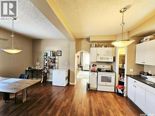 274 7Th Avenue E, Melville, SK - Indoor Photo Showing Kitchen