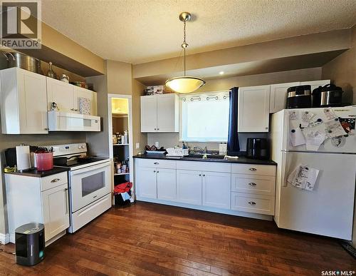 274 7Th Avenue E, Melville, SK - Indoor Photo Showing Kitchen