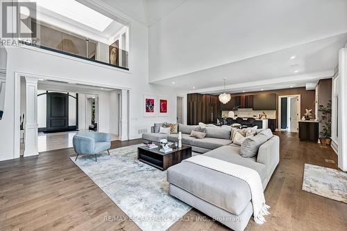 714 Atoka Drive, Mississauga, ON - Indoor Photo Showing Living Room