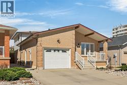 738 UPPER KENILWORTH Avenue  Hamilton, ON L8T 4Z6