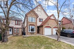 35 BIGHAM CRESCENT  Toronto, ON M9C 5C5