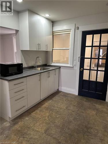31 Mckinstry Street, Hamilton, ON - Indoor Photo Showing Kitchen