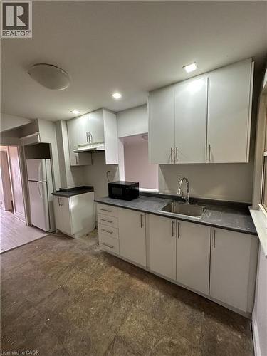 31 Mckinstry Street, Hamilton, ON - Indoor Photo Showing Kitchen