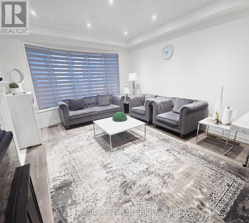 68 Phyllis Drive, Caledon, ON - Indoor Photo Showing Living Room