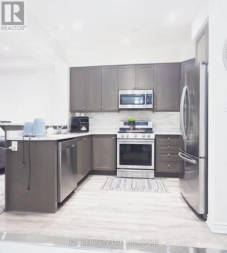 68 Phyllis Drive, Caledon, ON - Indoor Photo Showing Kitchen