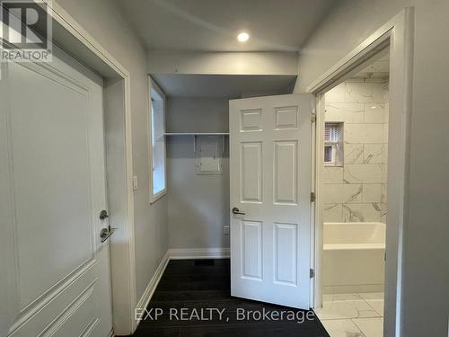1 Madison Avenue, Hamilton, ON - Indoor Photo Showing Other Room