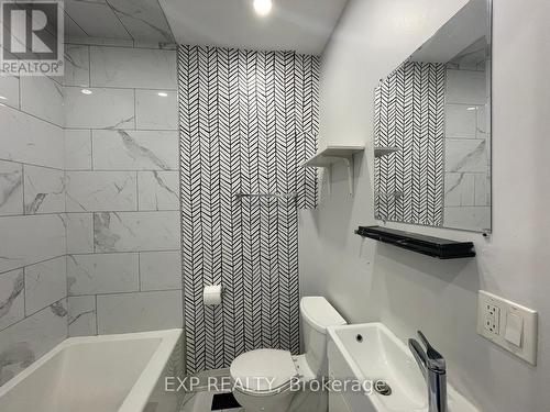 1 Madison Avenue, Hamilton, ON - Indoor Photo Showing Bathroom