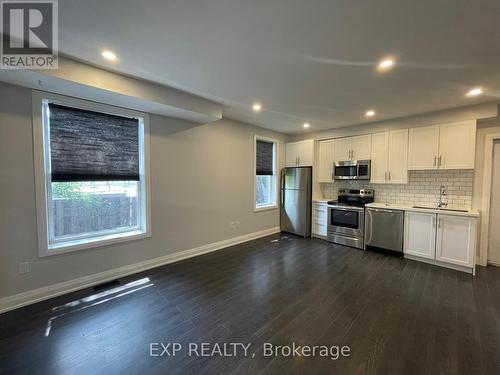 1 Madison Avenue, Hamilton, ON - Indoor Photo Showing Kitchen