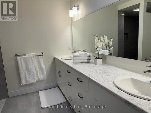 106 Queensgate Crescent, Woolwich, ON - Indoor Photo Showing Bathroom