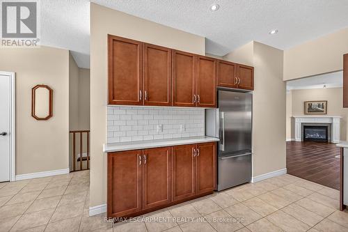 18 Ecker Lane, Hamilton, ON - Indoor Photo Showing Kitchen