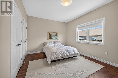 18 Ecker Lane, Hamilton, ON - Indoor Photo Showing Bedroom