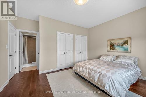 18 Ecker Lane, Hamilton, ON - Indoor Photo Showing Bedroom