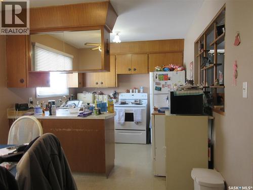182 Rothwell Crescent, Regina, SK - Indoor Photo Showing Kitchen