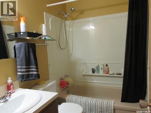 182 Rothwell Crescent, Regina, SK - Indoor Photo Showing Bathroom