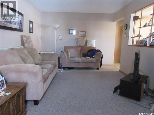 182 Rothwell Crescent, Regina, SK - Indoor Photo Showing Living Room