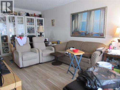 182 Rothwell Crescent, Regina, SK - Indoor Photo Showing Living Room