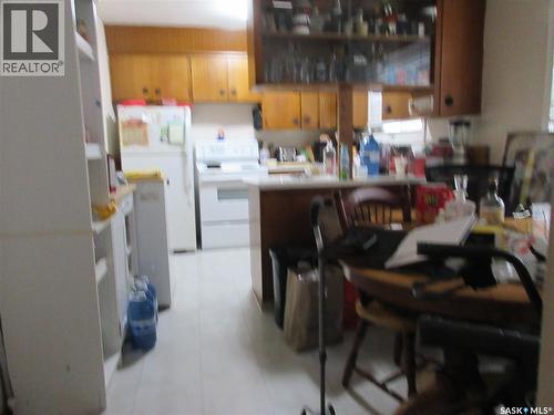 182 Rothwell Crescent, Regina, SK - Indoor Photo Showing Kitchen