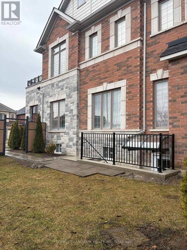 Basement - 64 Charlotte Abby Drive, East Gwillimbury, ON - Outdoor