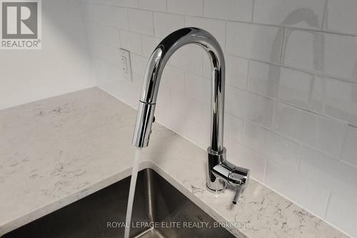 313 - 101 Cathedral High Street, Markham, ON - Indoor Photo Showing Laundry Room