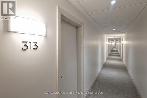 313 - 101 Cathedral High Street, Markham, ON - Indoor Photo Showing Other Room