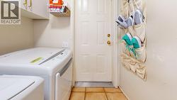 Laundry room with Garage access - 