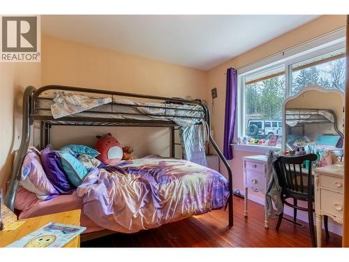 1556 Chasm Road, Clinton, BC - Indoor Photo Showing Bedroom