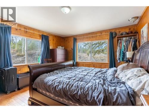 1556 Chasm Road, Clinton, BC - Indoor Photo Showing Bedroom