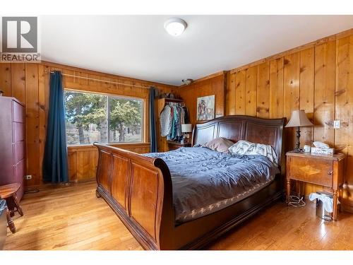 1556 Chasm Road, Clinton, BC - Indoor Photo Showing Bedroom