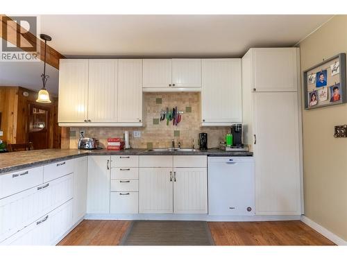 1556 Chasm Road, Clinton, BC - Indoor Photo Showing Kitchen