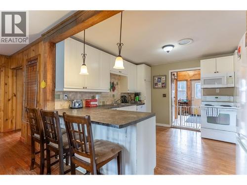 1556 Chasm Road, Clinton, BC - Indoor Photo Showing Kitchen